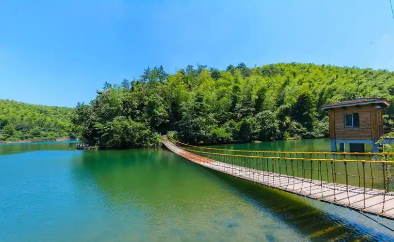 国家风景名胜区,省级森林公园,无锡旅游十八景及宜兴十佳景点之一