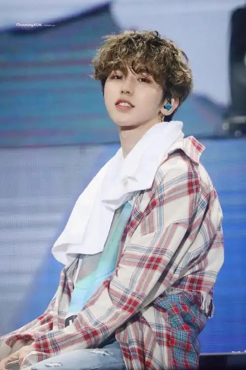 蔡徐坤|王一博|女明星|uniq|易烊千玺_网易订阅