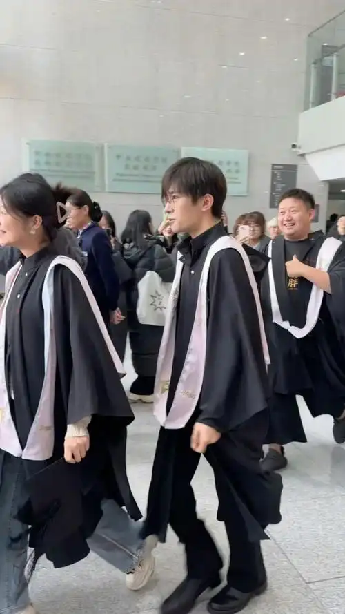 易烊千玺张雪迎赵小童中戏同框