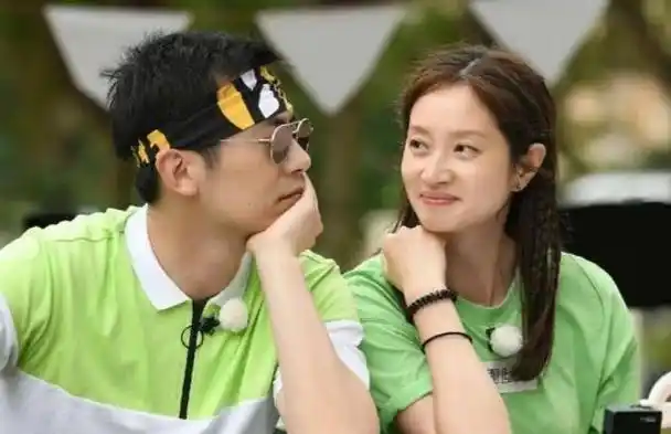 沈佳妮体操运动员跨界当演员30岁嫁29岁朱亚文生两女被当成宝