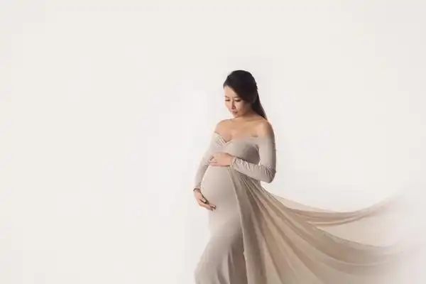 毛俊杰公开孕肚照 幸福洋溢散发母性光辉