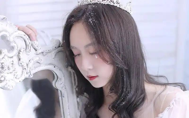 冰雪美女高冷写真个性桌面壁纸