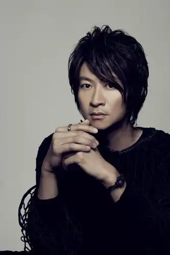 游鸿明亮相温州激情献唱 人气爆棚引全场合唱