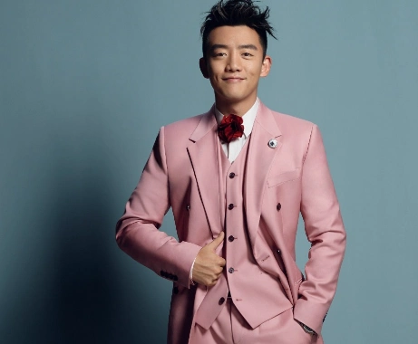 来源:观察者网综合   摘要:近日,郑恺魅力写真曝光,一组他的写真照片