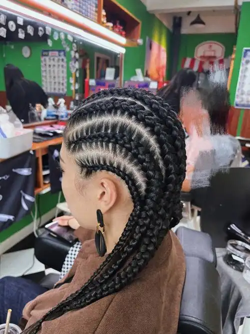 小姐姐是一位舞者,她说每一次比赛都会编地垄沟因为这样能更好的发挥