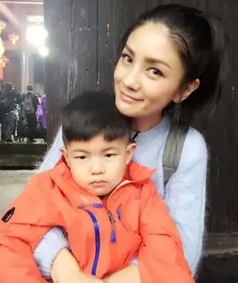 胡可探班夸奖安吉摄影师其前夫个人资料照片疑曝光