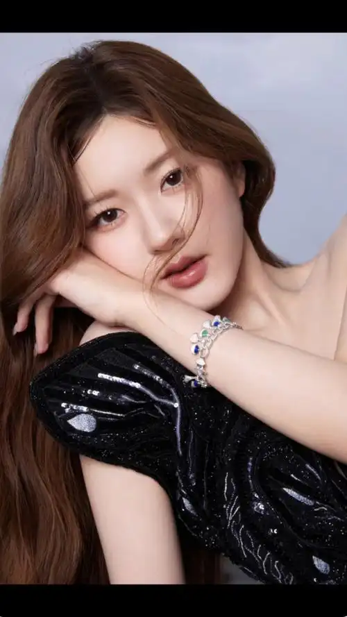 赵露思露肩连衣裙,优雅甜美