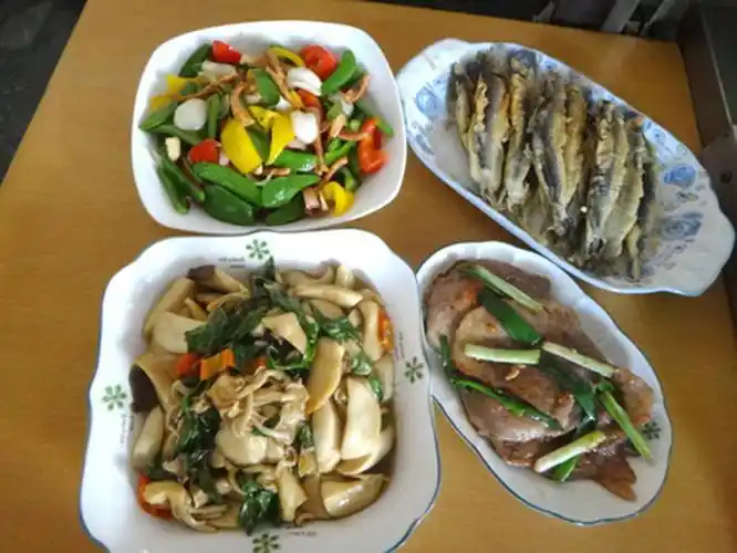 冬季一家三口的家常午餐花钱不多但是吃的舒服暖心又暖胃