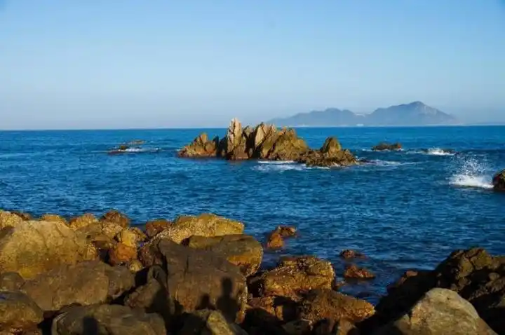 的海滩,长达10公里,这里的景色被誉为中国最美的海景之一_西涌"