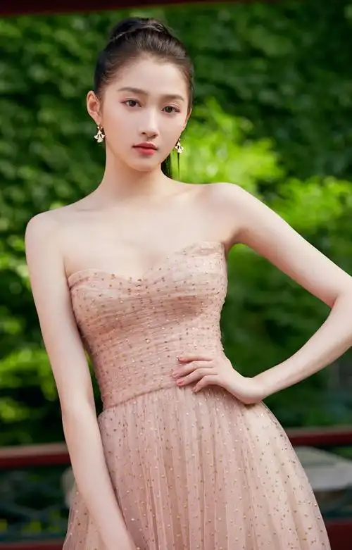 2021年微博新款关晓彤同款晚礼服黄色连衣裙宴会主持礼服