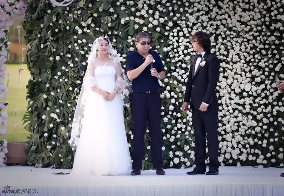 "沈眉庄"斓曦挺孕肚举行婚礼 网友:小主,要幸福!