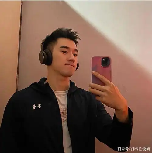 这种长相帅气的大男孩做男朋友是极好的