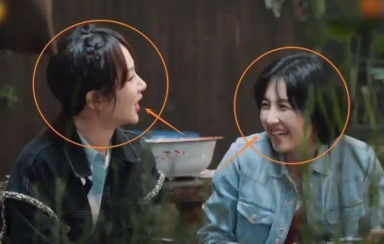 看着镜头里变成话唠聊个不停的杨紫和张子枫,这样的画面隔着屏幕都让