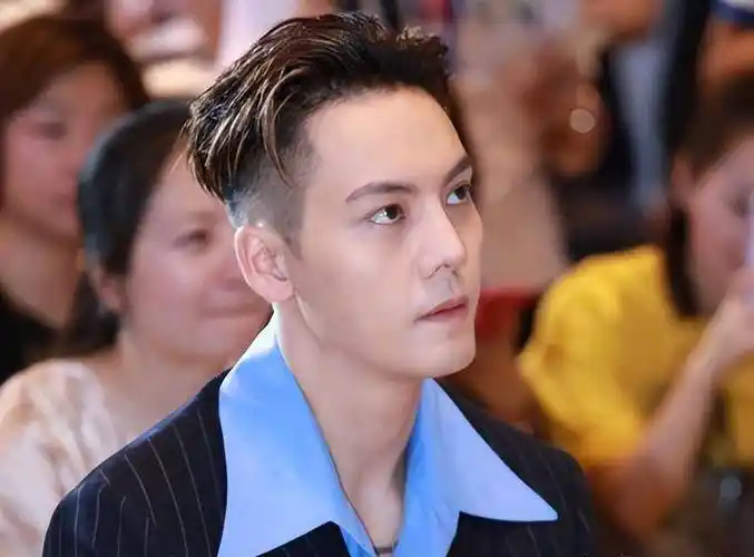 陈伟霆换了新发型,留背头的他突然发现不帅了,颜值下降_时尚_新造型