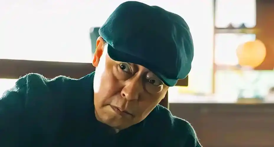 可无论发生什么事情,倪大红的表情都不会有特大的变化,你可以说这个叫