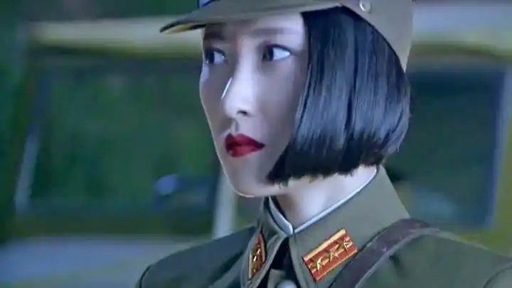 特工伪装鬼子美女指挥官,一刀击毙鬼子大佐,真是大快人心!