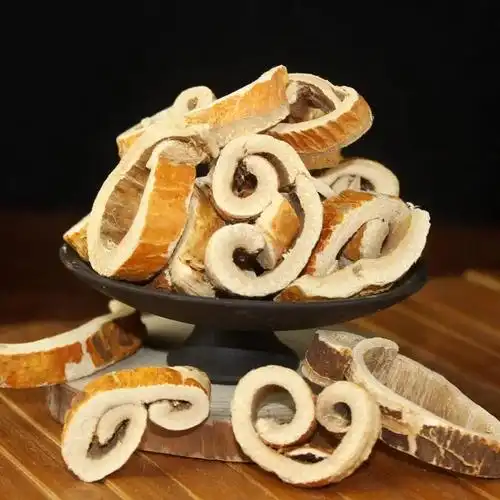 中药桑白皮,桑树根皮,专入肺经,清肺热,降肺火,行肺中之痰水