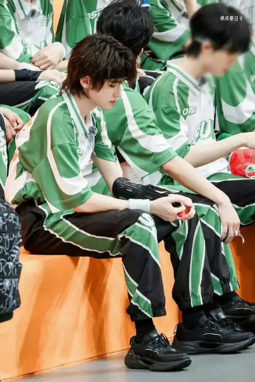 宋亚轩##宋亚轩运动会饭拍