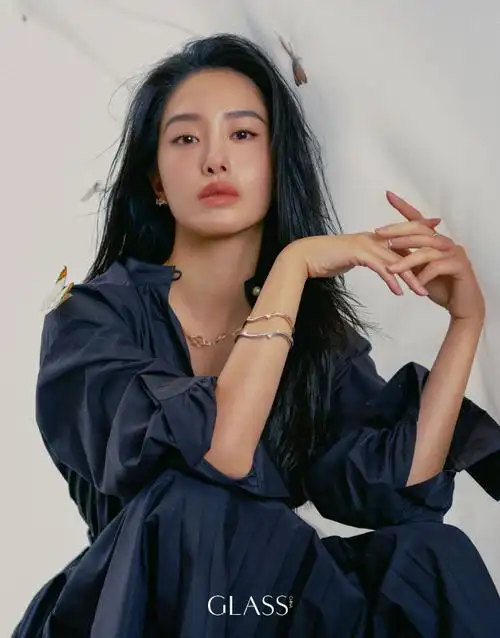 杨采钰身上有19只蝴蝶##杨采钰轻纱摇曳大片