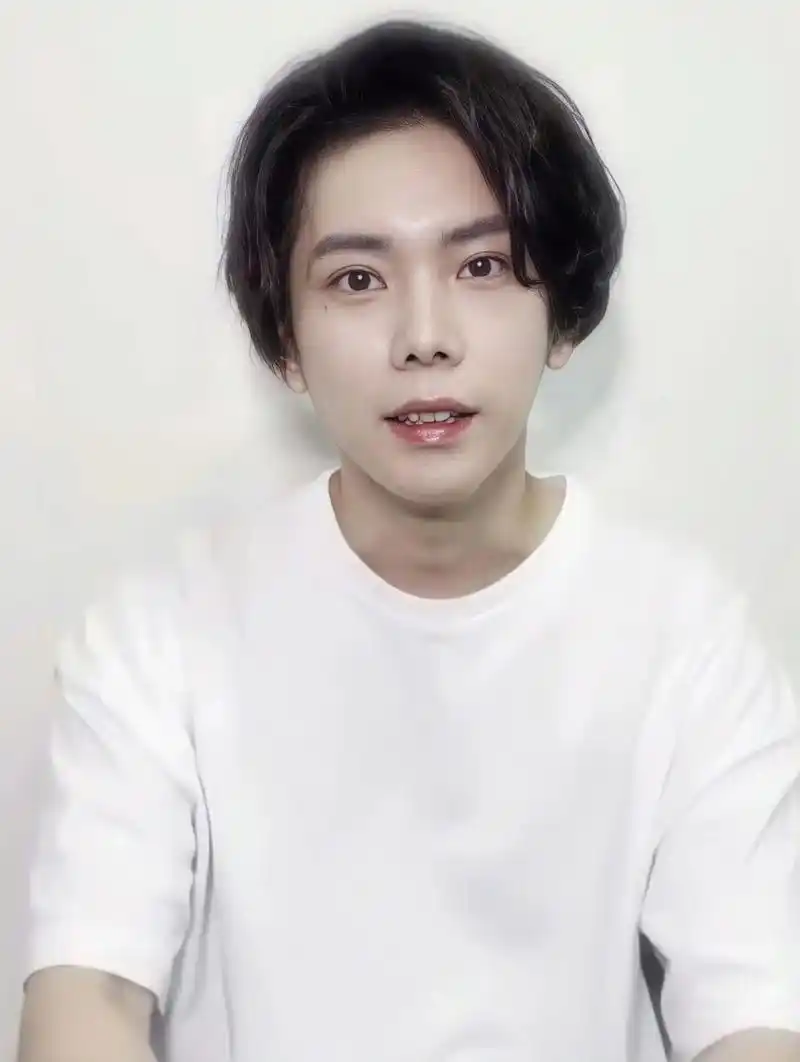 高清壁纸,杨宇腾白色t恤 #杨宇腾 #samyu #林子闳  - 抖音