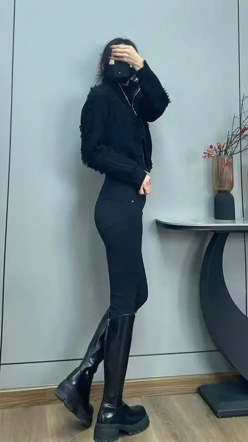 牛仔裤女小脚裤上衣搭配4法则