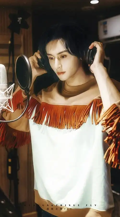 开一个张哲瀚长发图集