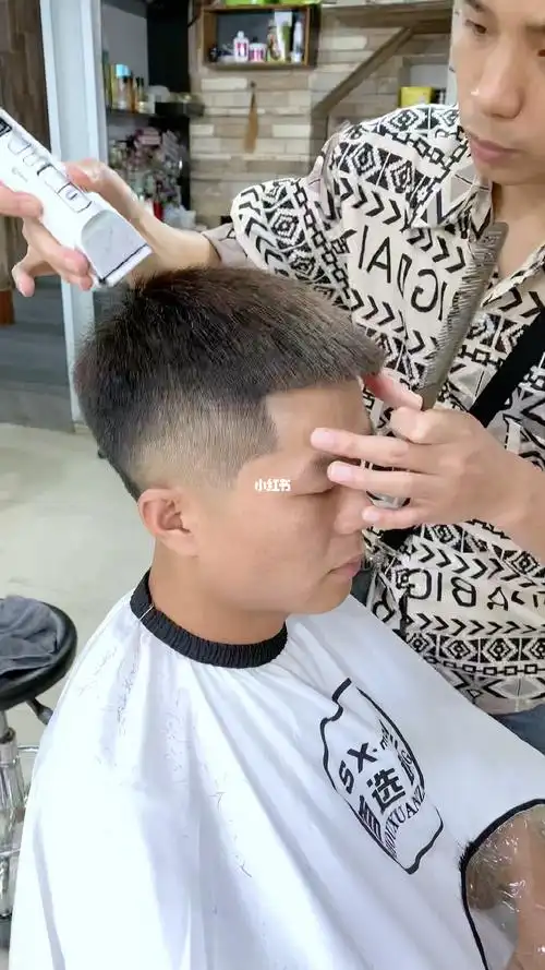 男生短发瓜子头