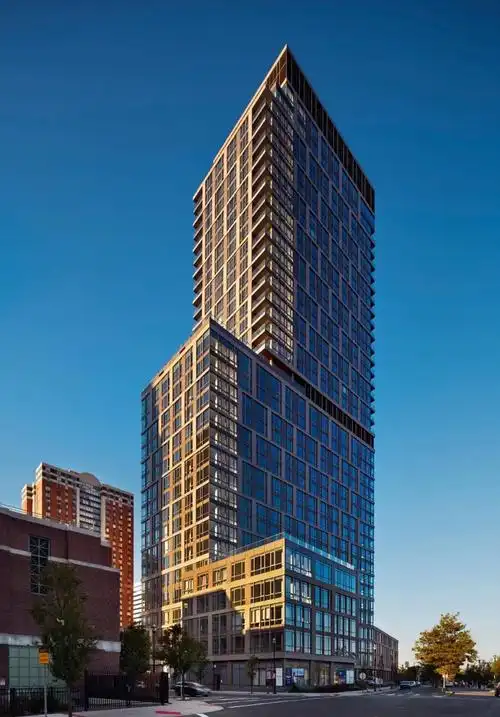 现代主义风格公寓,对砖瓦结构出租公寓楼的重新设计 - 建筑界