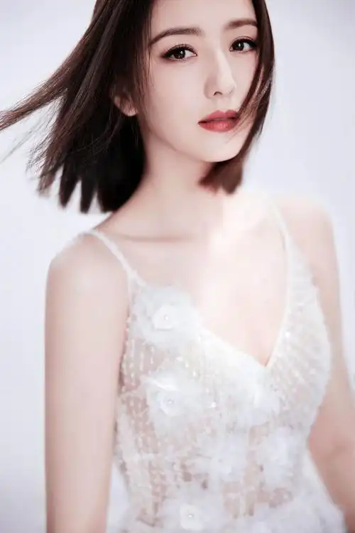 你喜欢这个佟丽娅吗?欢迎讨论.谢谢大家.