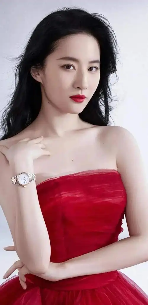 倾国倾城貌的刘亦菲,惊艳迷人,温婉秀雅的写真照!__财经头条