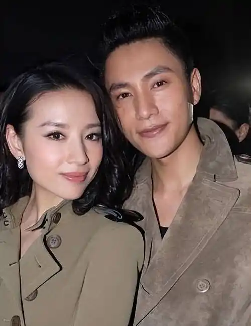 另外还有人猜测陈坤的生母是何琳,也是陈坤的同校同学,据说何琳喜欢的