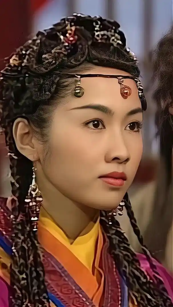 黎姿梨涡浅笑摇曳生姿年轻时的她美貌惊人