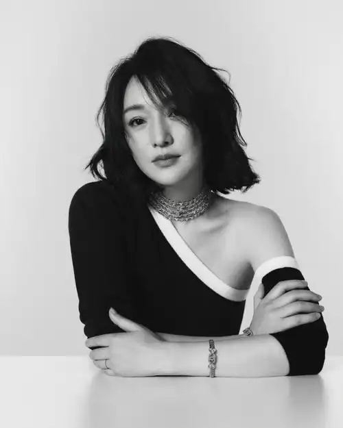 周迅看秀造型##周迅银色亮片露腰套装