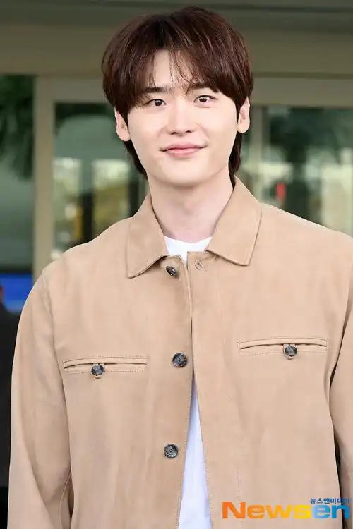 李钟硕机场新闻图