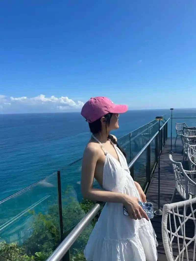 赵今麦变辣妹啦 穿搭越来越有女人味了!