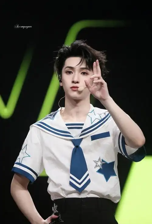 严浩翔超话#严浩翔叁重楼暨出道四周年演唱会##严浩翔 舞台风暴##严