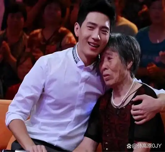 井柏然刘雯被曝低调领证 6月8日多家媒体爆料,井柏然与刘雯已低调领证