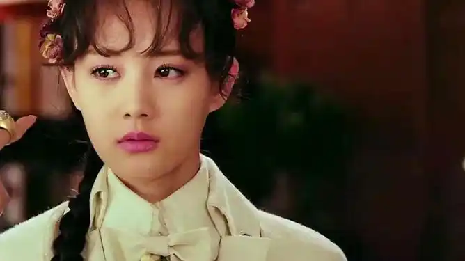 半妖倾城幽瞳为了救出倾城竟把代表能力的金指甲全拔了