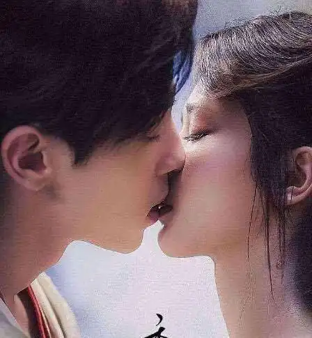 邓伦第一次拍吻戏太紧张没亲到杨紫网友我伦真是太逗了