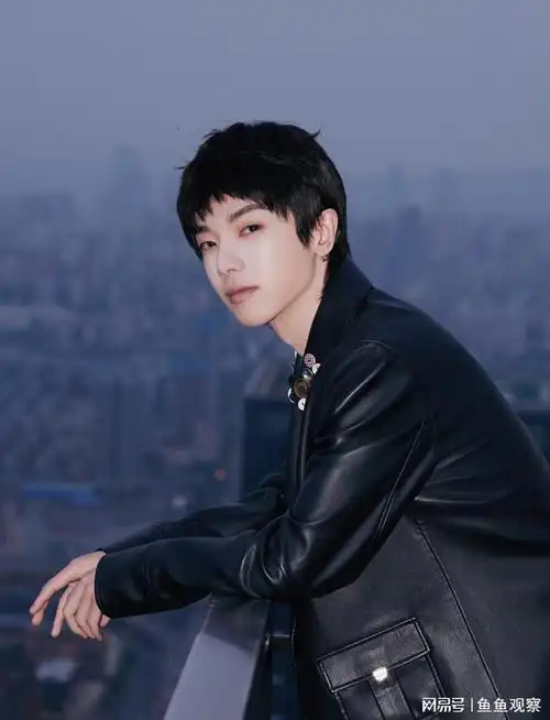 华晨宇最新品牌活动图暮色天台港风味十足