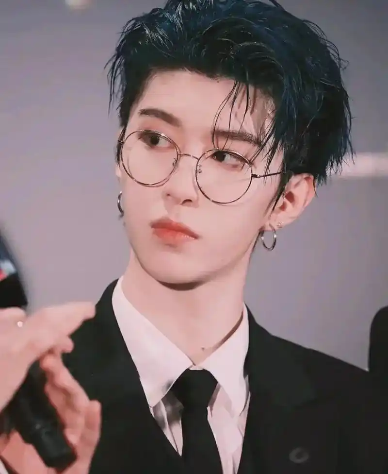 范丞丞壁纸|你喜欢哪个发色的范丞丞?无水印高清壁纸免费取,评 - 抖音