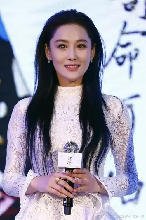 虽然她也不断地在辟谣,可大多数网友并不买账,而且张馨予个人的影视