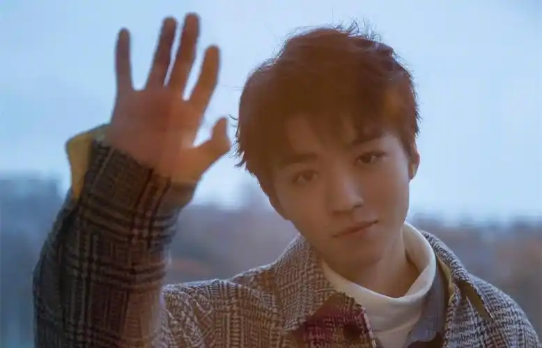 清新帅气王俊凯壁纸_超有魅力的王俊凯