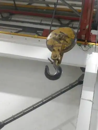 吊车防脱钩失效