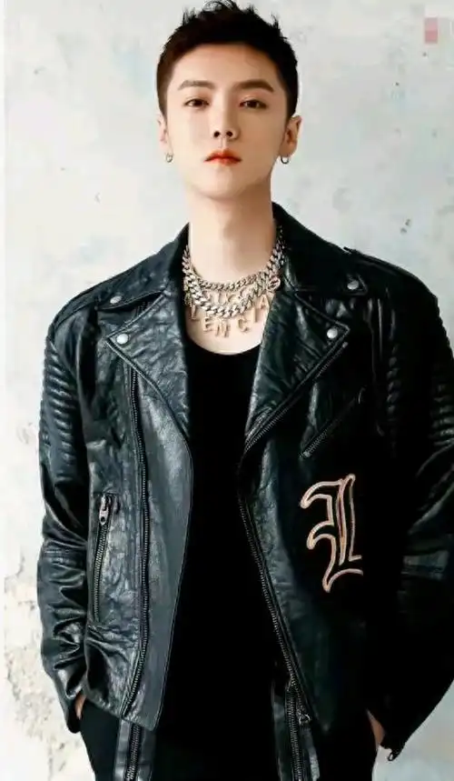 鹿晗寸头造型亮相 gucci 大秀,尽显时尚态度