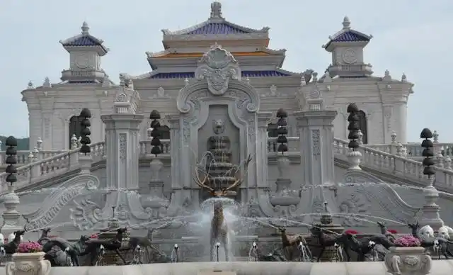 80岁老人复原圆明园斥资300亿打造却因280元门票游客争议