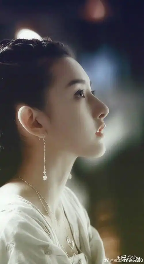 你见过的最美的侧脸是什么样子?