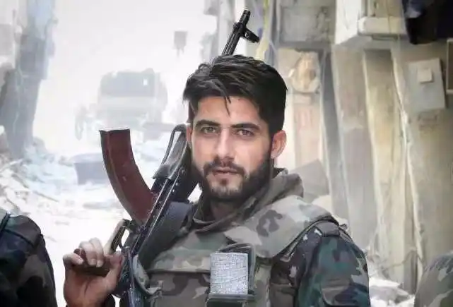 原创叙利亚特种兵司令遭摩托杀手一枪毙命:叙叛军处决7名俄罗斯间谍