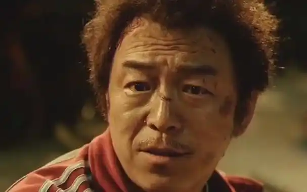 而黄渤的演员生涯是在2020年开始的,真正让他火的一部电影就是《疯狂