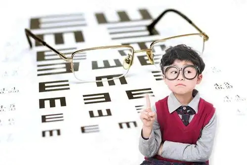 孩子眼睛近视眼要不要配眼镜这件事你怎么看小孩子近视眼要不要配眼镜
